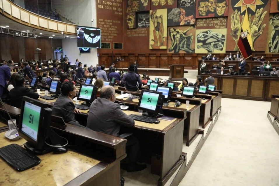 PARLAMENTO DE ECUADOR AVALA INGRESO DE FUERZAS EXTRANJERAS PARA COMBATIR AL CRIMEN
